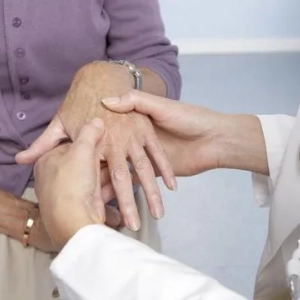 Autoimmunologiczne zapalenie stawów: przyczyny, objawy, diagnoza i leczenie