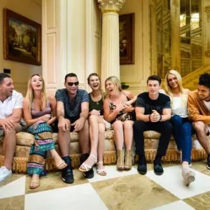 Czym jest reality tv: skąd pochodzi to określenie, co oznacza i dlaczego jest tak popularne?