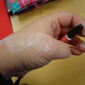 Jak wyczyścić superglue z rąk: skuteczne metody, niezbędne środki zaradcze, recenzje