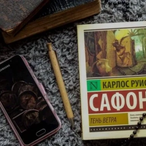 Carlos ruiz zafón, cień wiatru: opinie o książce, streszczenie