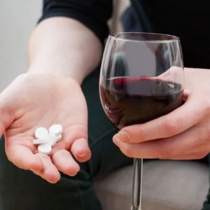 Czy można przyjmować alkohol i leki uspokajające??