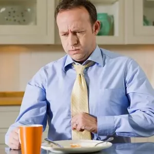 Bardzo silny ból brzucha: przyczyny, objawy, diagnostyka, leczenie