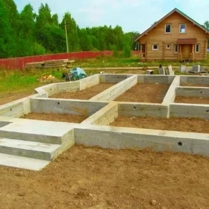 Konstrukcja fundamentu wstęgowego: technologia, materiały, procedura pracy