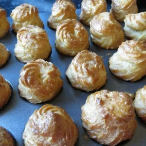 Pyszne ciasto profiterole w domu - porady kulinarne, przepisy i recenzje
